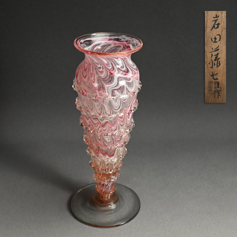 Imperial Glass Vase ー岩田 藤七 “吹き硝子 紅白襞つき花瓶”