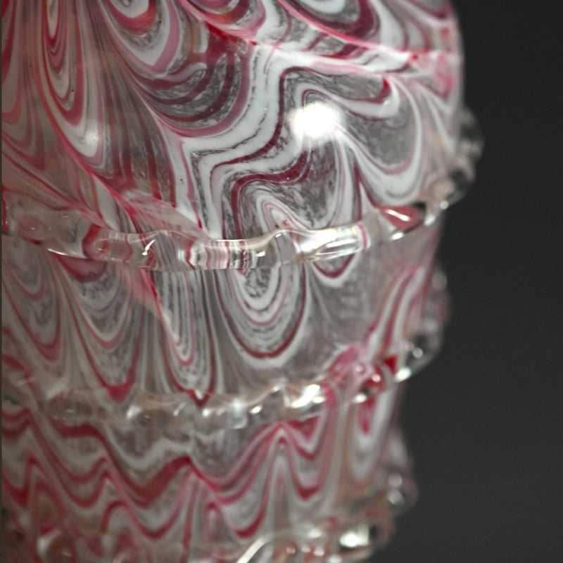 Imperial Glass Vase ー岩田 藤七 “吹き硝子 紅白襞つき花瓶”