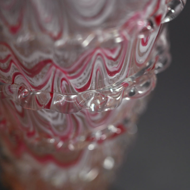 Imperial Glass Vase ー岩田 藤七 “吹き硝子 紅白襞つき花瓶”