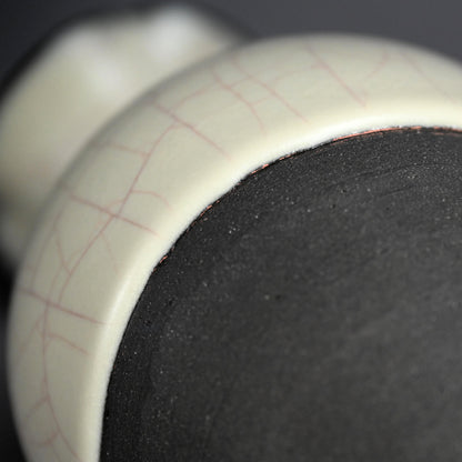 Exquisite Celadon Vase ー若尾 経 “象牙瓷 花入”