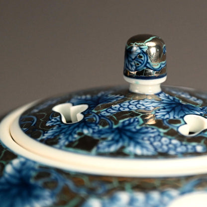 White Gold Koro Incense Burner ー朱明窯 藤井 朱明 “極上白金彩葡萄紋 香爐”