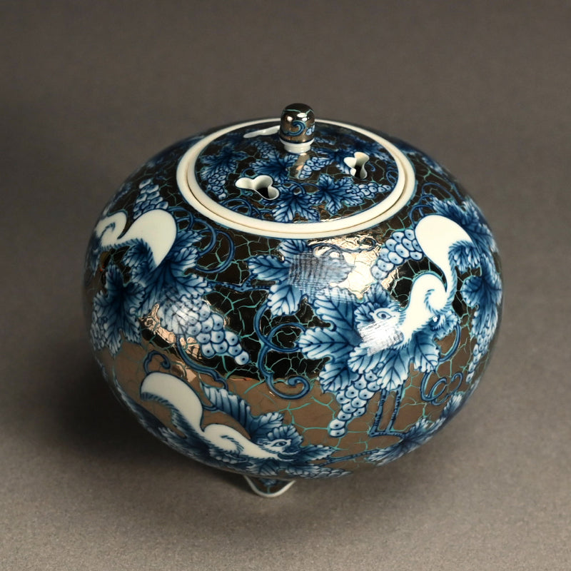 White Gold Koro Incense Burner ー朱明窯 藤井 朱明 “極上白金彩葡萄紋 香爐”