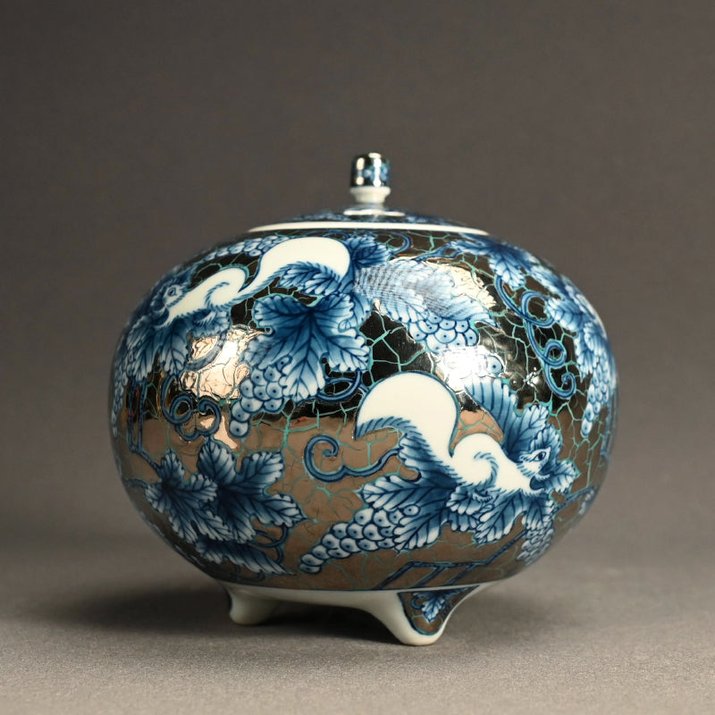 White Gold Koro Incense Burner ー朱明窯 藤井 朱明 “極上白金彩葡萄紋 香爐”