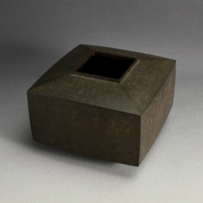 Bronze Vase, Exhibited 33rd Nihon Dento Kogeiten 1986 ー米田 美昭 “朧銀四方花器”