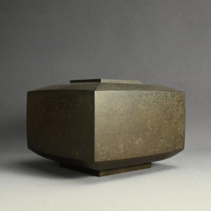 Bronze Vase, Exhibited 33rd Nihon Dento Kogeiten 1986 ー米田 美昭 “朧銀四方花器”