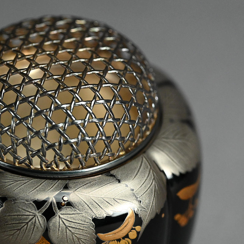 Lacquer Koro Incense Burner w/ Silver Lid ー鬼平 慶司 “菩撮樹蒔絵香炉”
