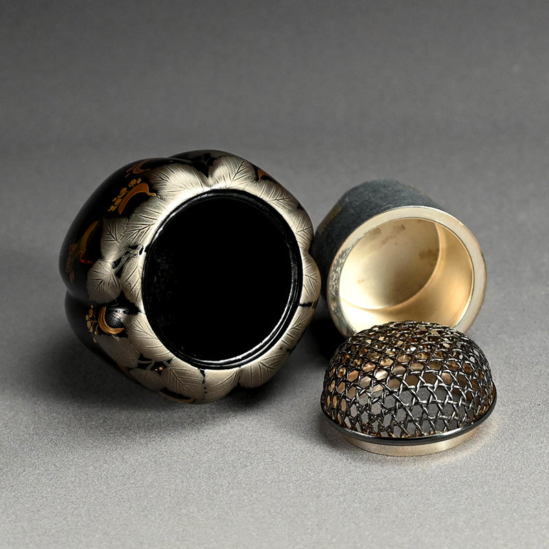 Lacquer Koro Incense Burner w/ Silver Lid ー鬼平 慶司 “菩撮樹蒔絵香炉”