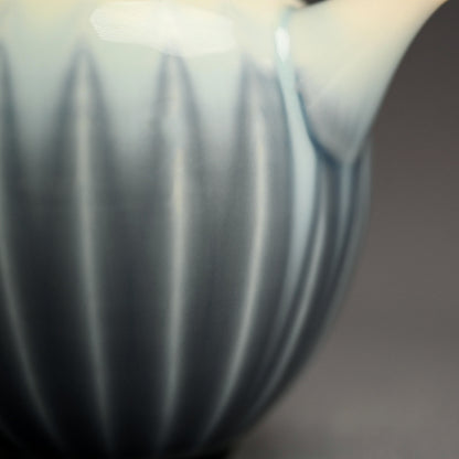 Exquisite Tea Pot ー永草 陽平 “流彩磁 ポット”