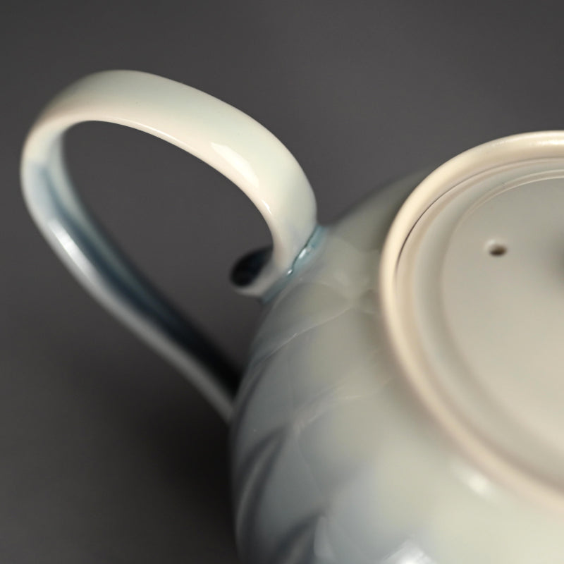 Exquisite Tea Pot ー永草 陽平 “流彩磁 ポット”