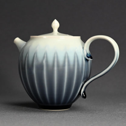 Exquisite Tea Pot ー永草 陽平 “流彩磁 ポット”