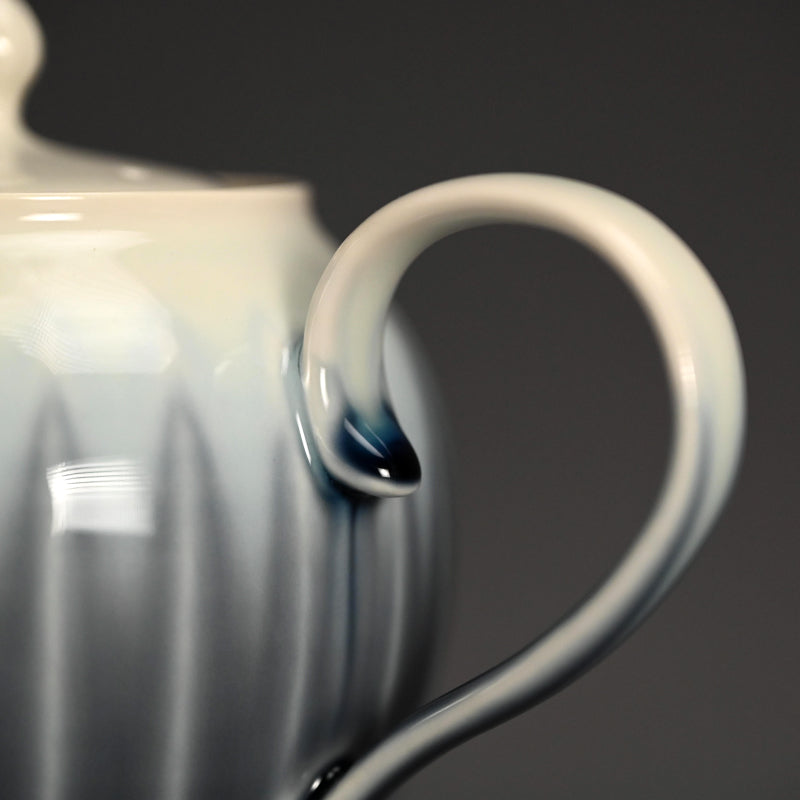 Exquisite Tea Pot ー永草 陽平 “流彩磁 ポット”