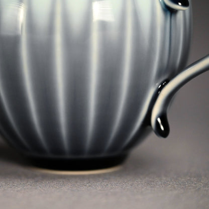 Exquisite Tea Pot ー永草 陽平 “流彩磁 ポット”