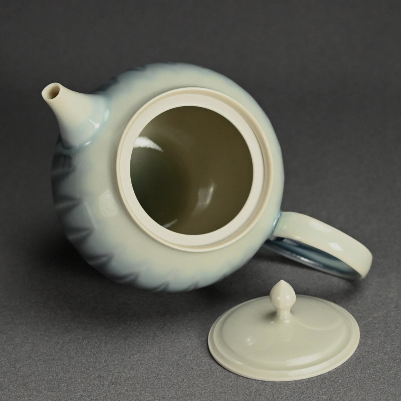 Exquisite Tea Pot ー永草 陽平 “流彩磁 ポット”
