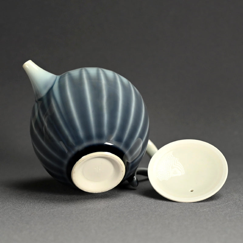 Exquisite Tea Pot ー永草 陽平 “流彩磁 ポット”