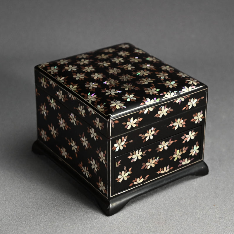 Meiji Imperial Gift Box, Lacquer and Mother-of-Pearl Inlay