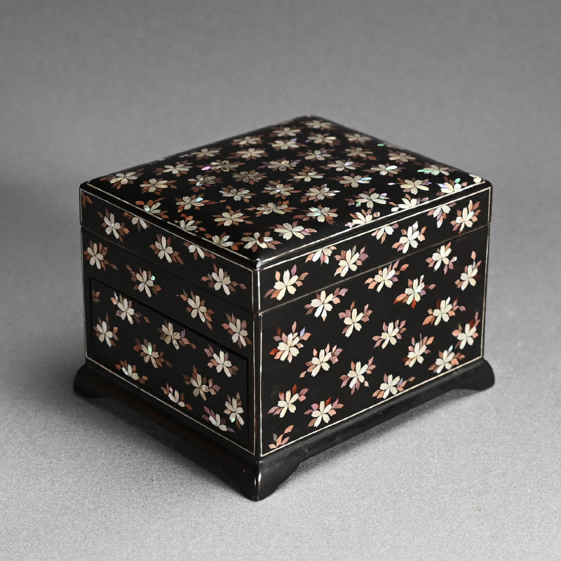 Meiji Imperial Gift Box, Lacquer and Mother-of-Pearl Inlay