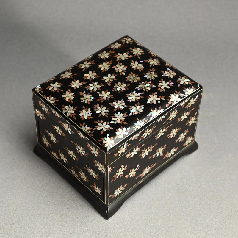 Meiji Imperial Gift Box, Lacquer and Mother-of-Pearl Inlay