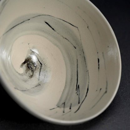 Quintessential Striated Bowl ー重森 陽子 “黒線抜絵 鉢”