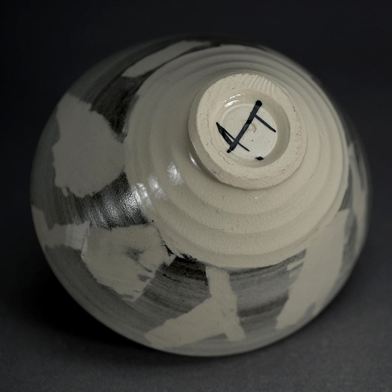 Quintessential Striated Bowl ー重森 陽子 “黒線抜絵 鉢”