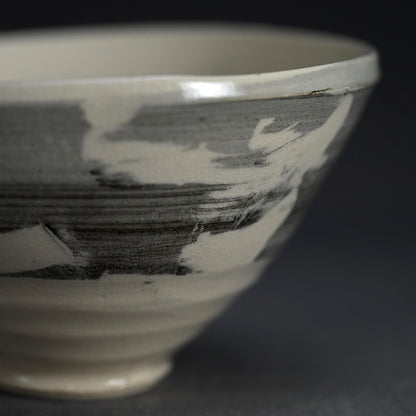 Quintessential Striated Bowl ー重森 陽子 “黒線抜絵 鉢”