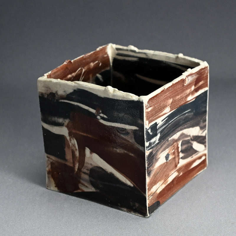 女性陶芸の先駆者 ー重森陽子のCUBE 「茶色のCUBE」