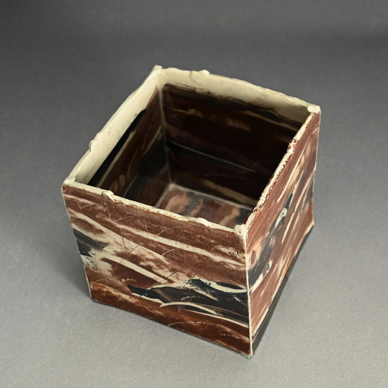 女性陶芸の先駆者 ー重森陽子のCUBE 「茶色のCUBE」