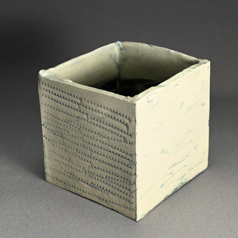 女性陶芸家 ー重森陽子のPale CUBE 「千点紋 CUBE」