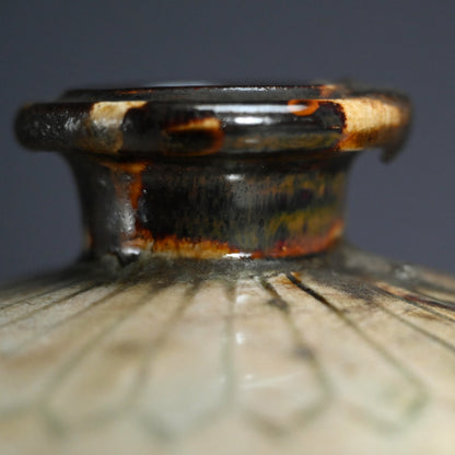 Beautiful Antique Japanese Seto Heiji Vase ー“丸菊文 印花瓶子”