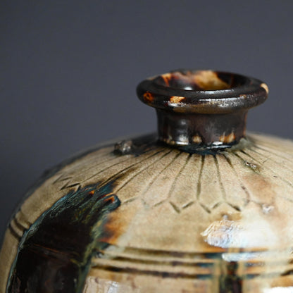 Beautiful Antique Japanese Seto Heiji Vase ー“丸菊文 印花瓶子”