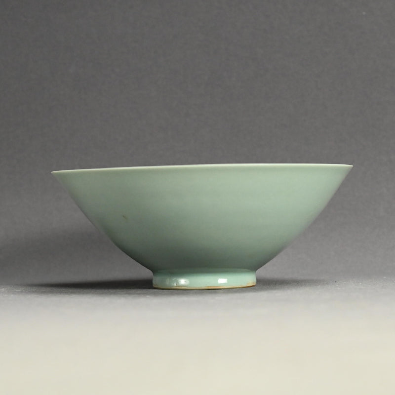 Exquisite Celadon Bowl By Imperial Artist ー初代 諏訪 蘇山 "青瓷 陽紋鉢"