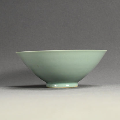 Exquisite Celadon Bowl By Imperial Artist ー初代 諏訪 蘇山 "青瓷 陽紋鉢"