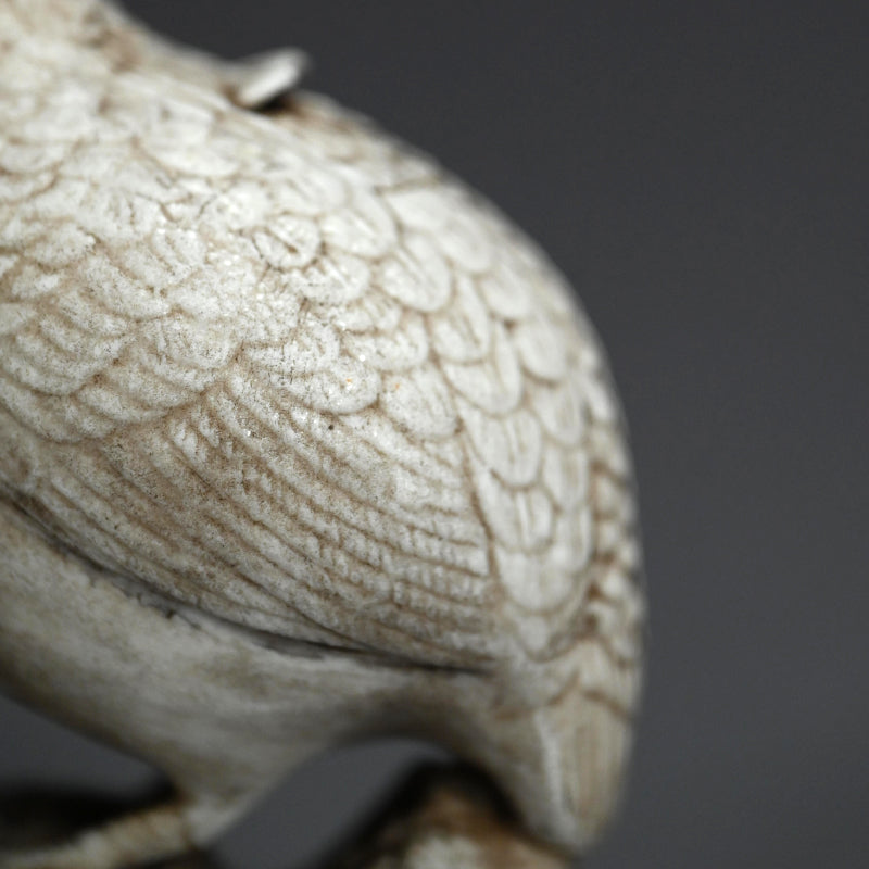 アンティークの日本の生磁器香炉、ウズラ