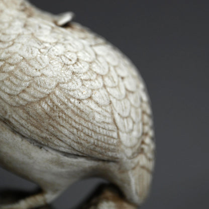 アンティークの日本の生磁器香炉、ウズラ