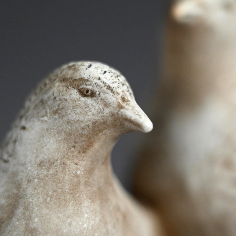 アンティークの日本の生磁器香炉、ウズラ