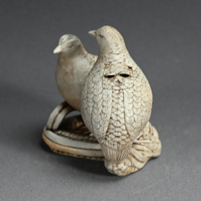 アンティークの日本の生磁器香炉、ウズラ