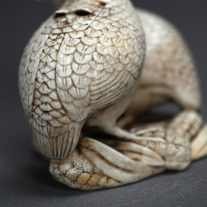 アンティークの日本の生磁器香炉、ウズラ