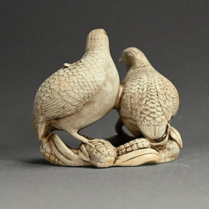 アンティークの日本の生磁器香炉、ウズラ