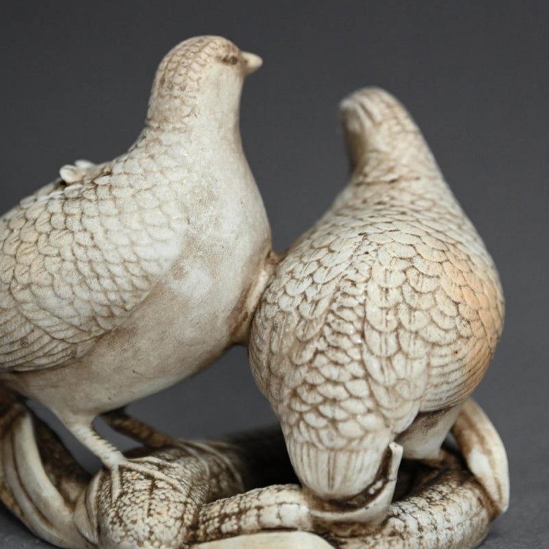 アンティークの日本の生磁器香炉、ウズラ