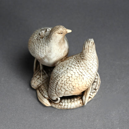 アンティークの日本の生磁器香炉、ウズラ