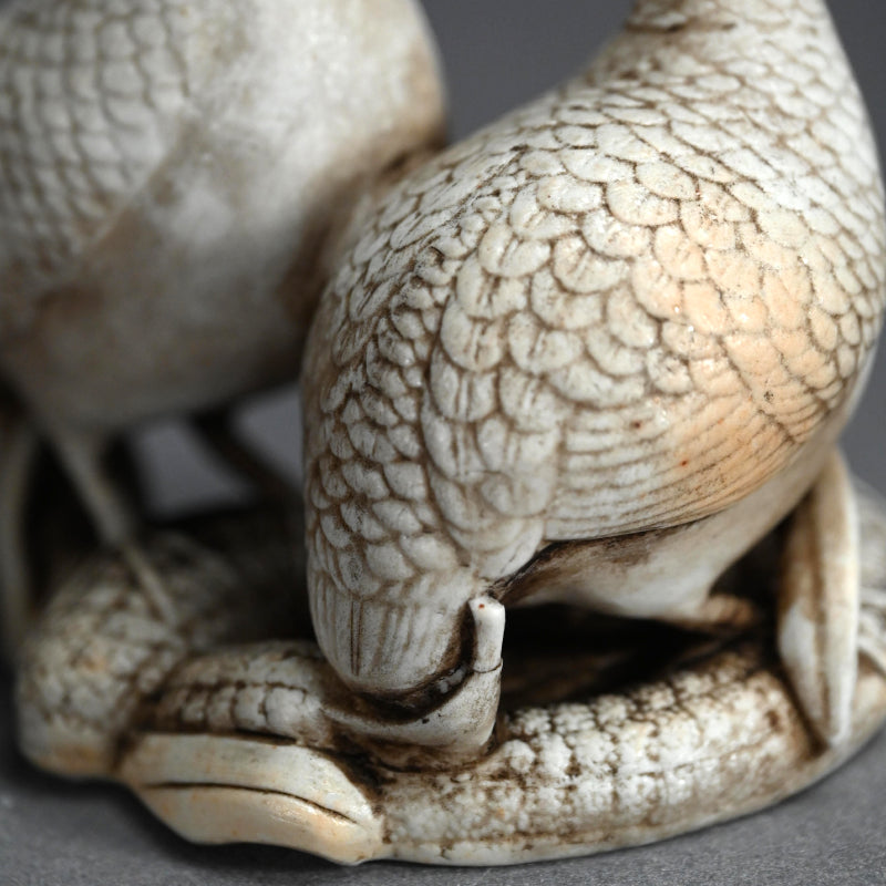 アンティークの日本の生磁器香炉、ウズラ