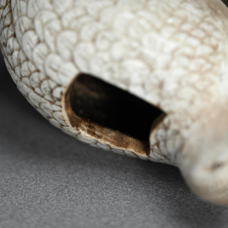 アンティークの日本の生磁器香炉、ウズラ