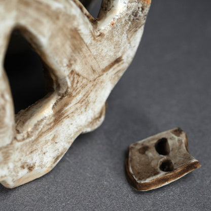 アンティークの日本の生磁器香炉、ウズラ