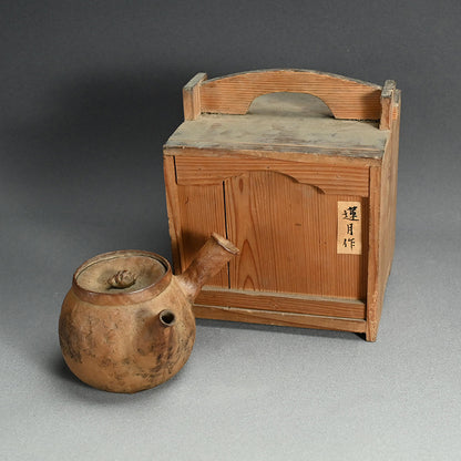 Antique Japanese Tea Pot by Buddhist Nun ー大田垣 蓮月