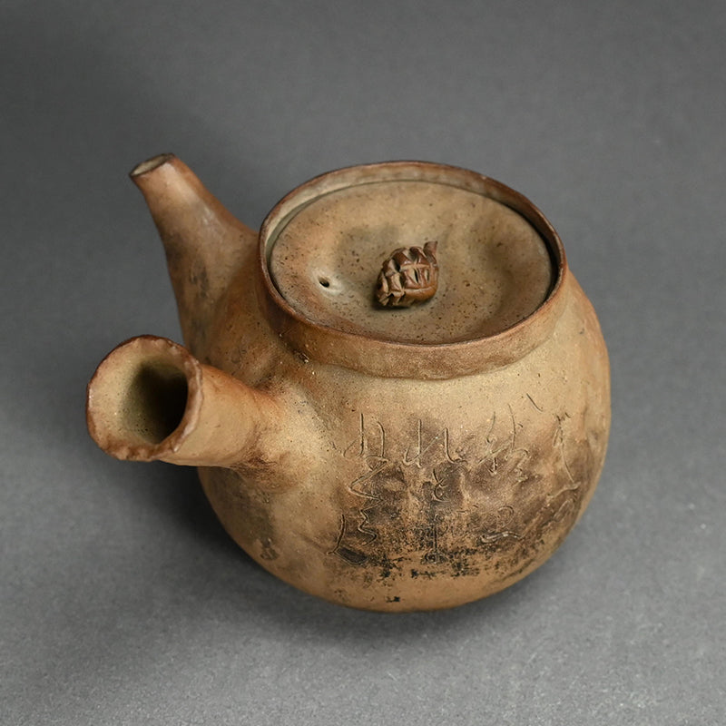 Antique Japanese Tea Pot by Buddhist Nun ー大田垣 蓮月