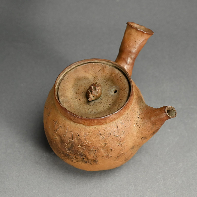 Antique Japanese Tea Pot by Buddhist Nun ー大田垣 蓮月