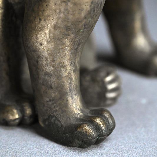 White Bronze Bear Okimono ー介川 芳秀 "熊 置物"