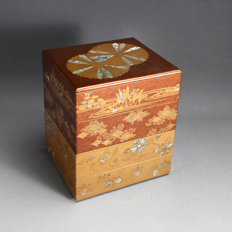 華麗なる江戸 p.漆重ね箱 ー時代蒔絵々替重箱