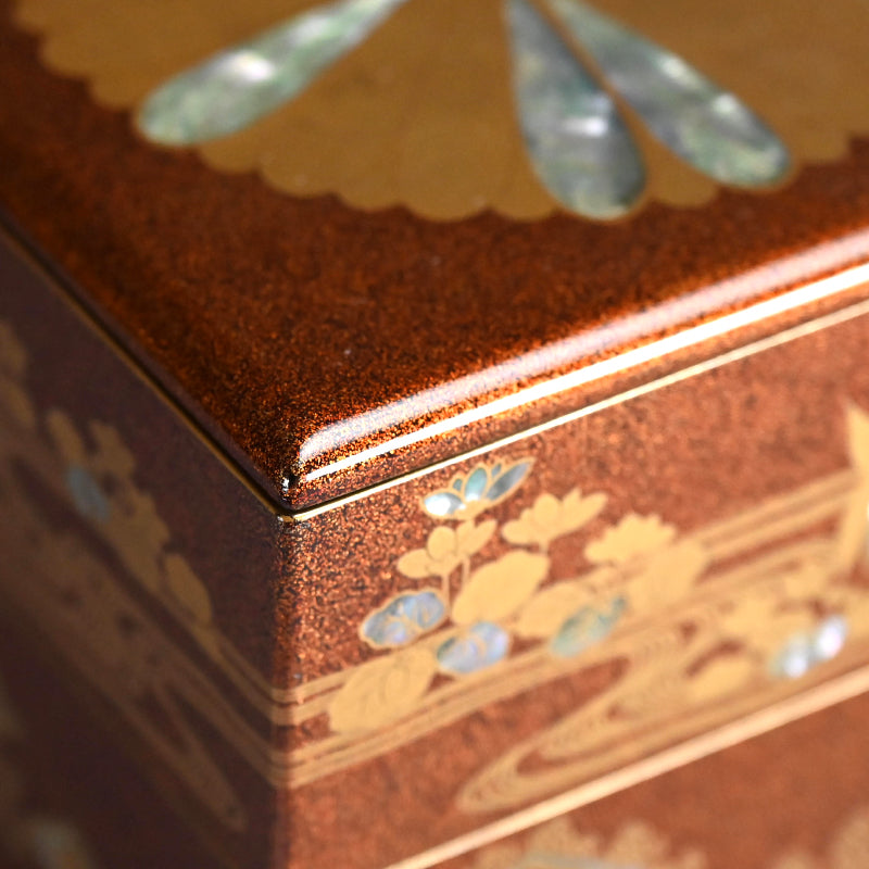 華麗なる江戸 p.漆重ね箱 ー時代蒔絵々替重箱