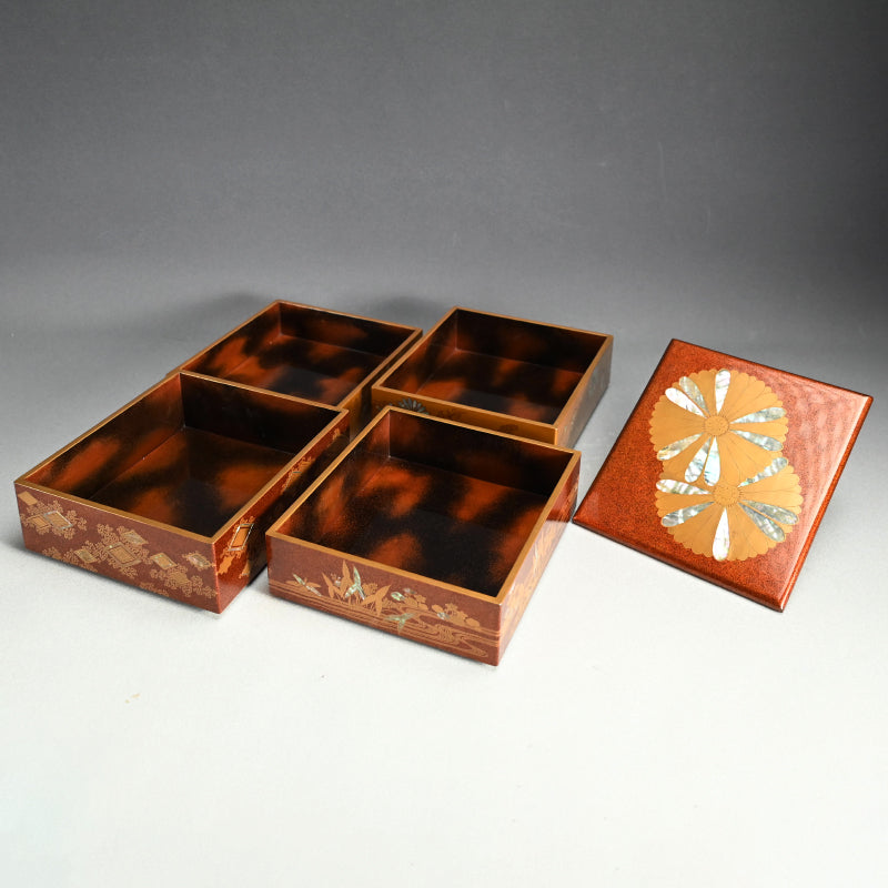 華麗なる江戸 p.漆重ね箱 ー時代蒔絵々替重箱