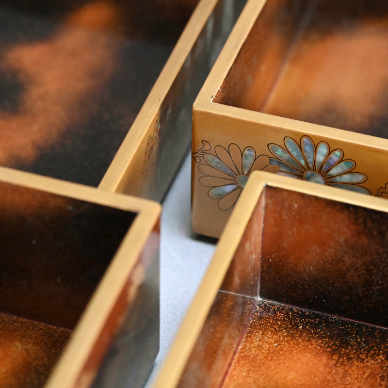 華麗なる江戸 p.漆重ね箱 ー時代蒔絵々替重箱